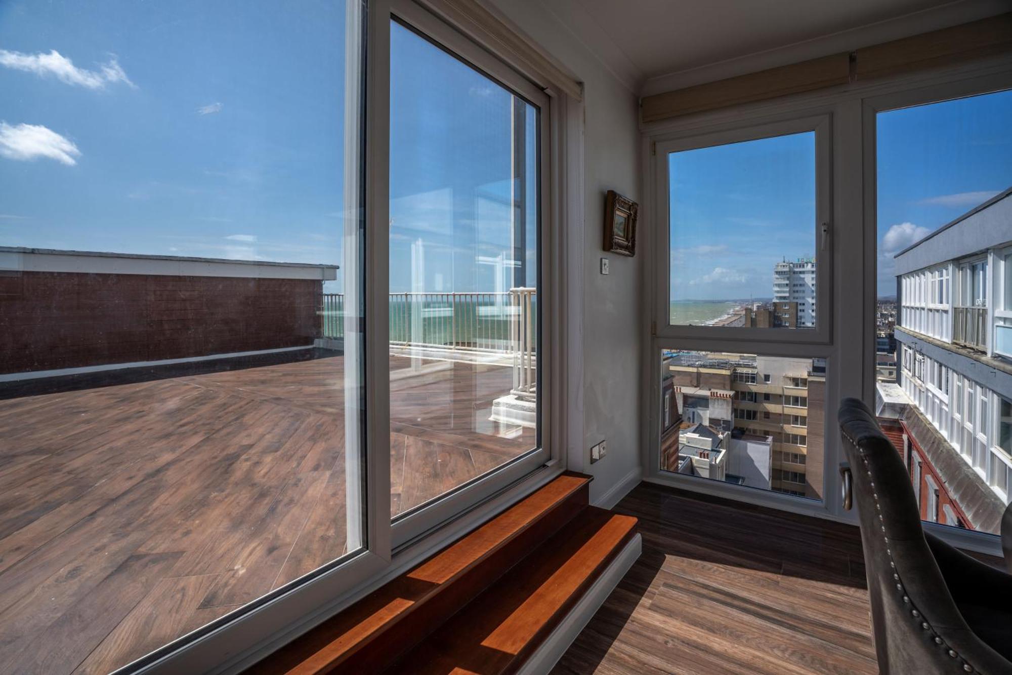 On The Beach Penthouse With Sea View - 3 Bedrooms - Roof Balcony - Spa, Sauna, Gym And Pool - Sleeps 6 Брайтонн Экстерьер фото