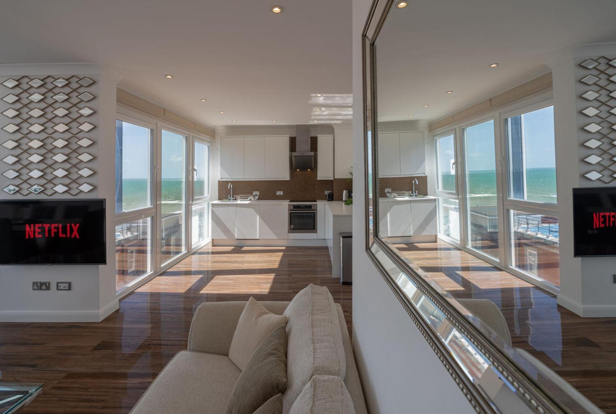 On The Beach Penthouse With Sea View - 3 Bedrooms - Roof Balcony - Spa, Sauna, Gym And Pool - Sleeps 6 Брайтонн Экстерьер фото